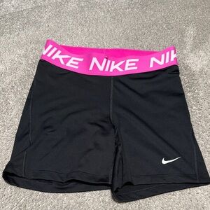 Nike Victory Essential 5” Shorts Size Medium Black/Pink
